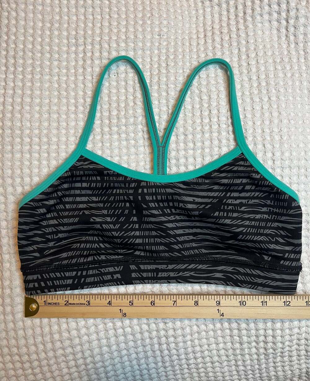 Lululemon Flow Y Racerback Sports Bra, Size 6, Black & Grey Geometric Print (FB1